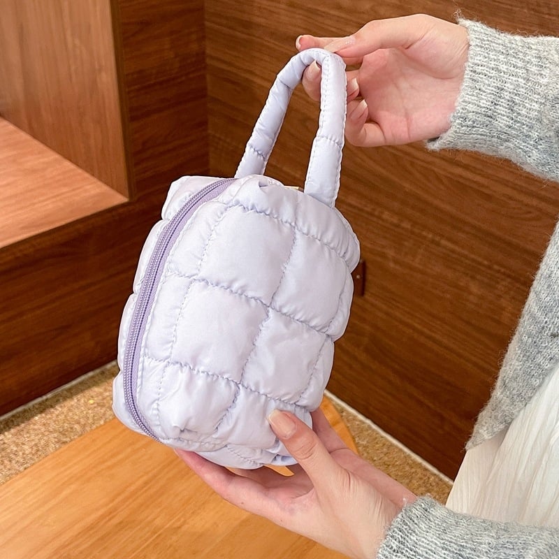 Poliesterinis makiažo ir raštinės maišelis, horizontalaus kvadrato formos, užtrauktukas, vidinė kišenė mobiliam telefonui, miesto minimalistinis stilius