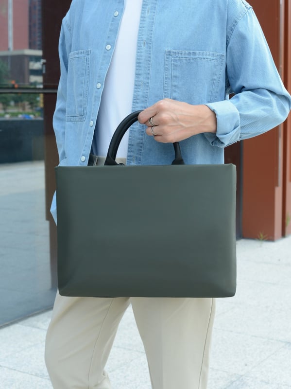 Nailoninė nešiojamojo kompiuterio nešas verslo poreikiams, atspari smūgiams ir išplėtus dizainą, poliesterio išorė, neiloninė įdėklas, 2024 m. vasaros modelis