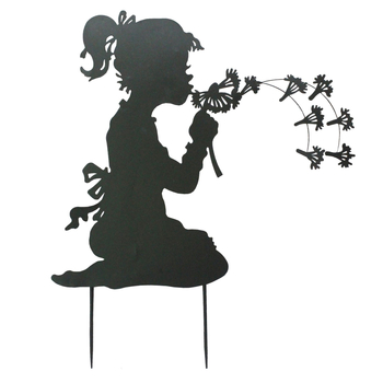 Метална градинска силуета фигура: момиче с одуванче и риболовно момче, пасторална скулптура