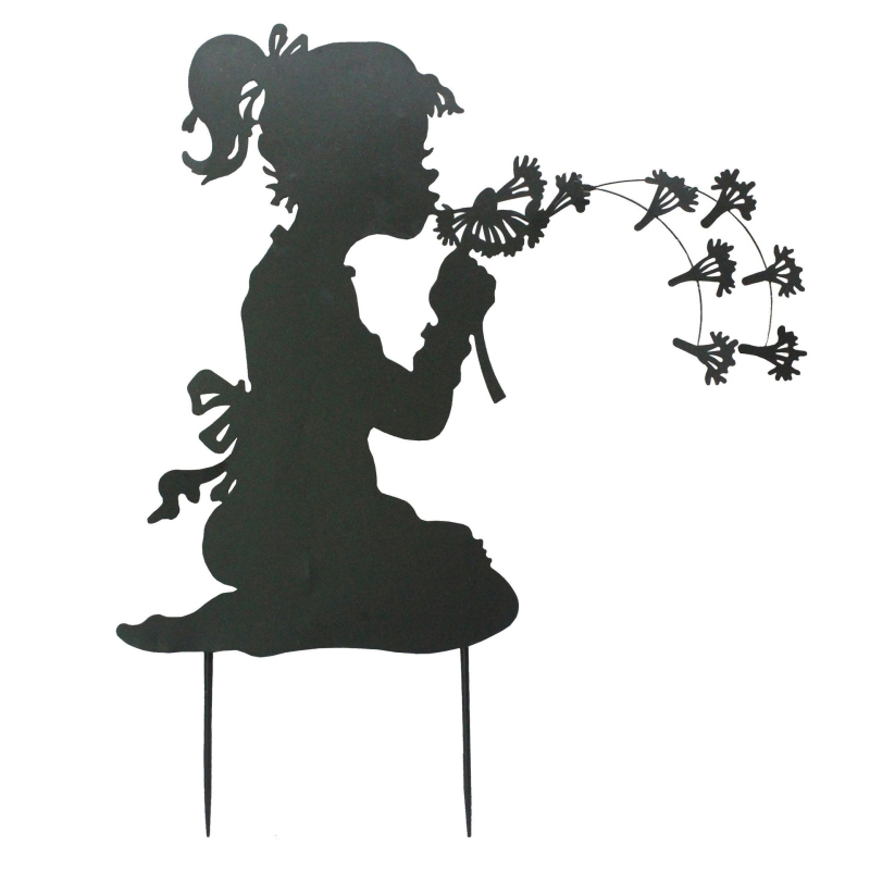 Fém kerti sziluett: pitypang lány és halászó fiú, pastórális stílusú kültéri szobor