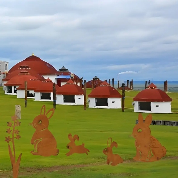 Iepure de Paște din metal ruginit, siluetă de ou — ornament pentru grădină