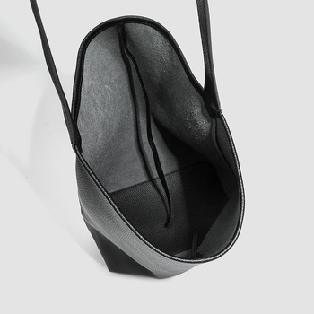 Minti bucket από PU δέρμα, μαλακή υφή, κορεατικό αστικό στυλ, επένδυση πολυεστέρα, bucket σχήμα, ανοιχτό άνοιγμα, εσωτερική θήκη με φερμουάρ, μία λουρί, καθημερινή χρήση