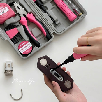 Σετ εργαλείων οικιακής χρήσης με κατσαβίδι, σφυρί και πένσες σε φορητό κουτί — Ατσάλι υψηλής περιεκτικότητας σε άνθρακα, γυαλισμένη επιφάνεια, βάρος 0.8, σετ περιλαμβάνεται