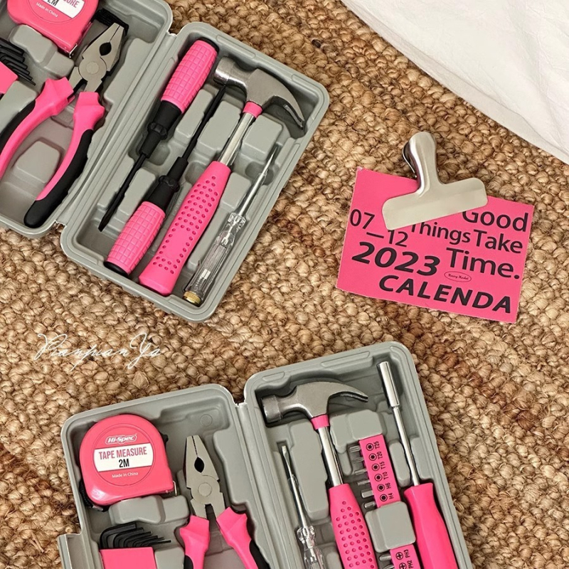 Σετ εργαλείων οικιακής χρήσης με κατσαβίδι, σφυρί και πένσες σε φορητό κουτί — Ατσάλι υψηλής περιεκτικότητας σε άνθρακα, γυαλισμένη επιφάνεια, βάρος 0.8, σετ περιλαμβάνεται