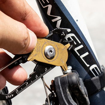 Ingenious Grid Daudzfunkcionāla atslēgu ķēde ar rīkiem — nerūsējošs tērauds, izdzīvošanas rīki