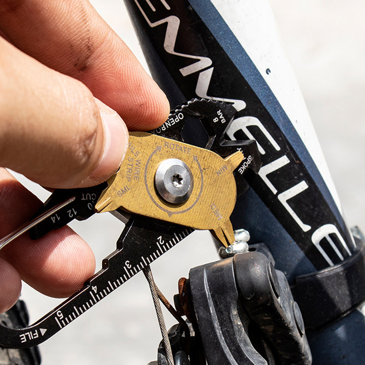 Ingenious Grid Daudzfunkcionāla atslēgu ķēde ar rīkiem — nerūsējošs tērauds, izdzīvošanas rīki