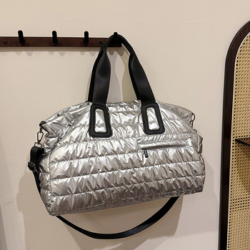 Τσάντα Tote από diving-cloth, πολυεστερική επένδυση, οριζόντιο τετράγωνo σχήμα, κλείσιμο με φερμουάρ και εσωτερική τσέπη με φερμουάρ