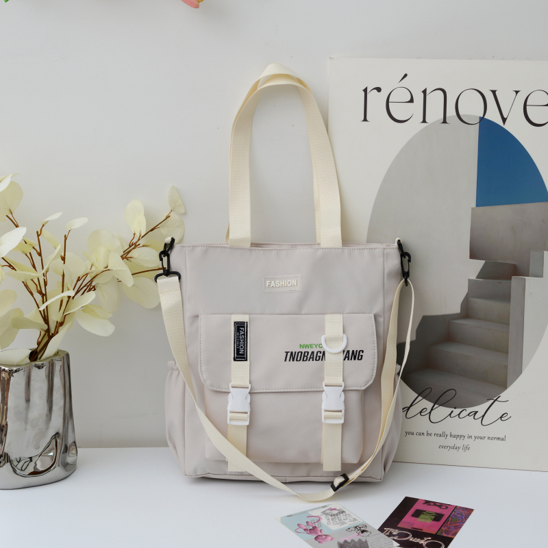 Ruksak od PU materijala; podstava od najlona; moderan stil; uzorak slova; ženski model