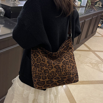 Τσάντα Tote από PU, street-trend στυλ, οριζόντιο τετράγωνο σχήμα, φερμουάρ, επένδυση πολυεστέρα