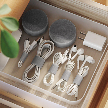 A Corner οργανωτής καλωδίων από νάιλον PP με Velcro — μοντέρνος μινιμαλιστικός σχεδιασμός για καλώδια δεδομένων, φόρτισης και ακουστικών, κατάλληλος για κουζίνα, υπνοδωμάτιο και σαλόνι