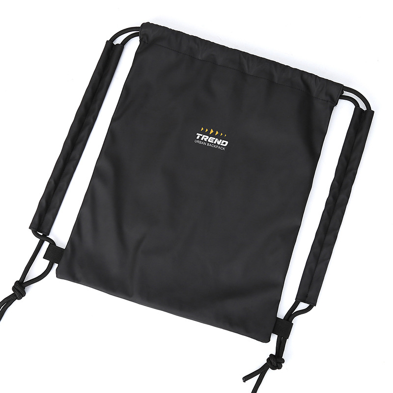 Moterų sportinė kuprinė, nailonas, raidžių raštas, lauko sportui, išleista 2020 m. vasarą.