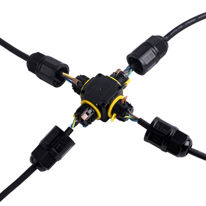 IP68 водоустойчив конектор 2-входа-2-изхода за външно LED осветление, тест до 20 м дълбочина