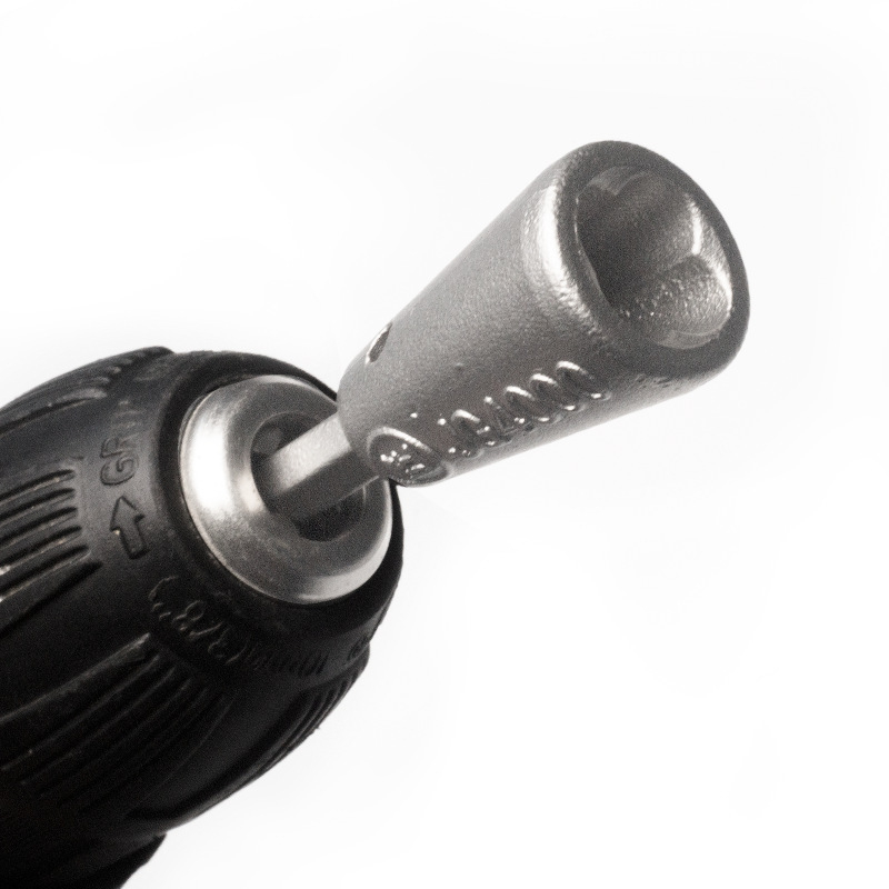 Paralelinių laidų sukimui skirtas įrankis elektrikams, suderinamas su rankiniu grąžtuvu, su terminalo bloku