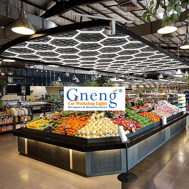 Hexagoninė RGB LED sieninė lemputė, reguliuojama, namams ir parduotuvėms – 90 LED, 8W, 220V, IP54, CRI 85Ra