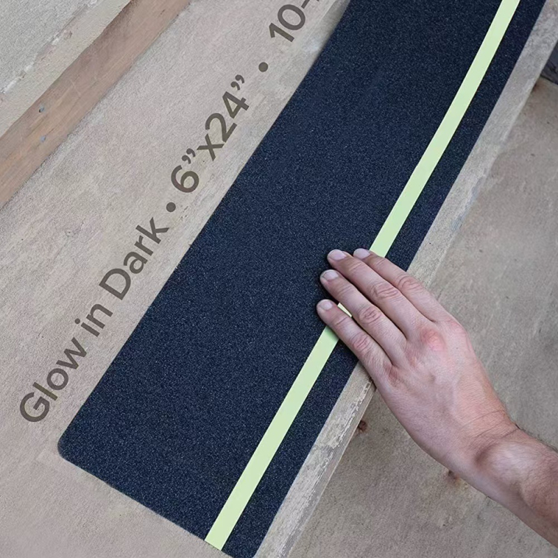 Λαμπερή αντιολισθητική ταινία σκάλας με υψηλής ιξώδους κόλλας πολυουρεθάνης, υπόστρωμα PET/PVC, πάχος 0,83 мм, για προειδοποίηση σε δημόσιους χώρους