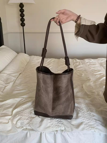 Чанта-кофа PU, уличен стил, тип кофа, магнитно закопчаване, вътрешен джоб с цип