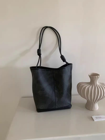 Чанта-кофа PU, уличен стил, тип кофа, магнитно закопчаване, вътрешен джоб с цип