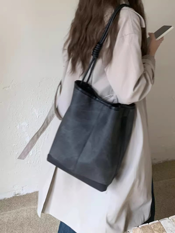 Чанта-кофа PU, уличен стил, тип кофа, магнитно закопчаване, вътрешен джоб с цип