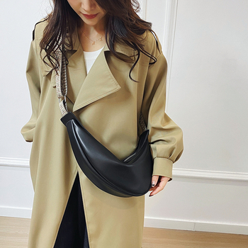 Γυναικεία crossbody τσάντα Dumpling – Πολυεστέρας, Κλείσιμο με φερμουάρ, Εσωτερικό τσεπάκι με φερμουάρ