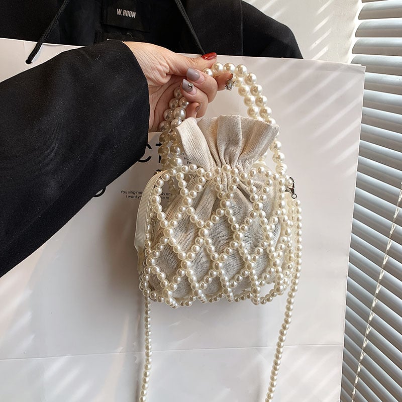 Akrilinė bucket rankinė su miesto minimalistiniu stiliumi, horizontalaus kvadrato formos, užsegimas virvute, vidinė kišenė telefonui