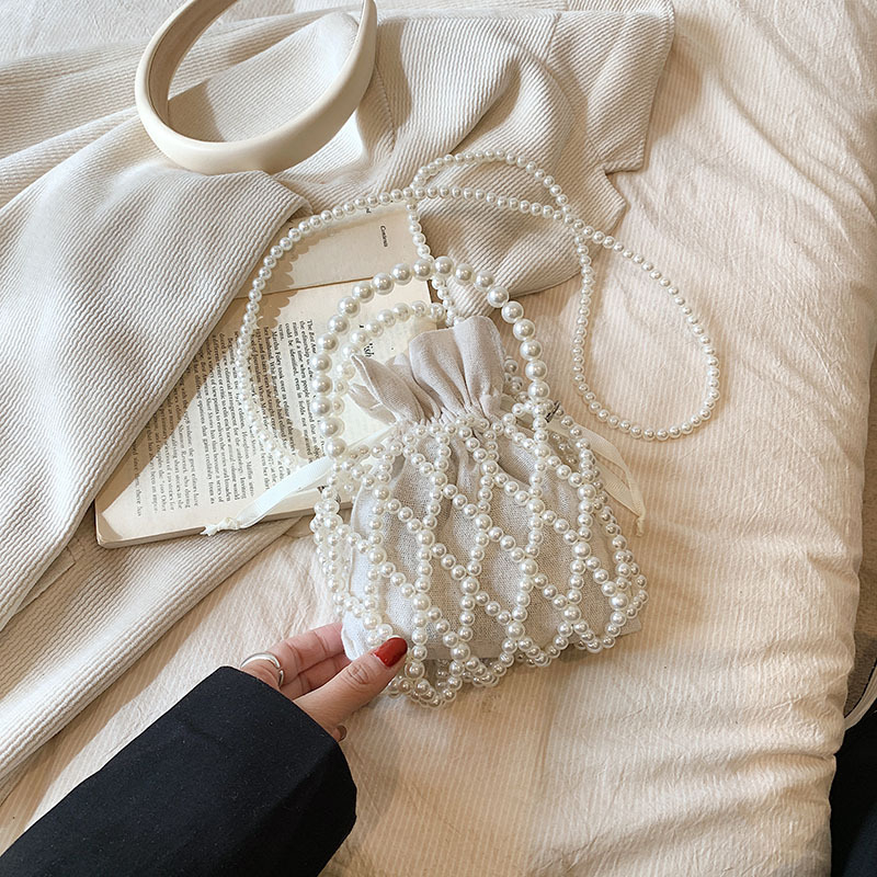 Akrilinė bucket rankinė su miesto minimalistiniu stiliumi, horizontalaus kvadrato formos, užsegimas virvute, vidinė kišenė telefonui