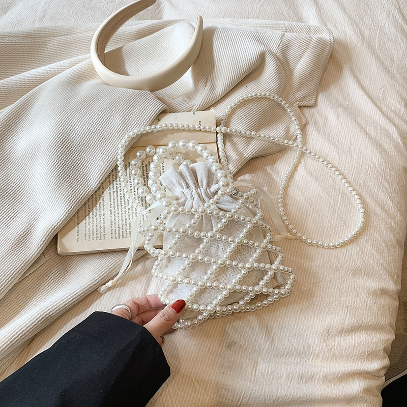 Akrilinė bucket rankinė su miesto minimalistiniu stiliumi, horizontalaus kvadrato formos, užsegimas virvute, vidinė kišenė telefonui