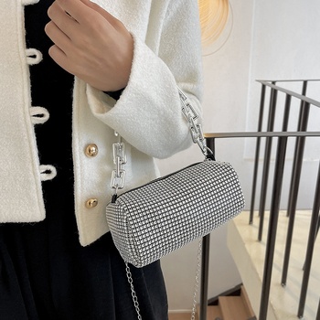 Geantă crossbody - PU, cilindrică, curea din lanț, fermoar, Vara 2024