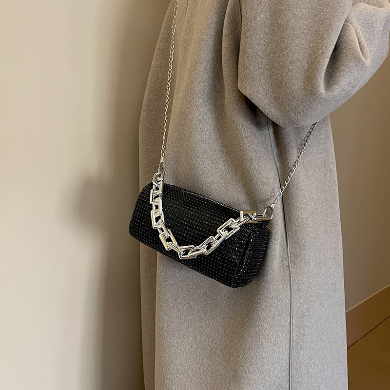 Geantă crossbody - PU, cilindrică, curea din lanț, fermoar, Vara 2024