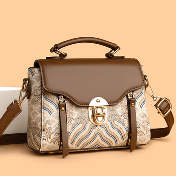 Τσάντα Tote σε αστικό στυλ, ανθεκτικό υλικό, ορθογώνιο τετράγωνο σχήμα, κλείσιμο με κλειδαριά, εσωτερικές θήκες για κινητό και ταυτότητα