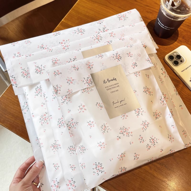 Drabužių dovanų maišeliai, matiniai skaidraus plastiko maišeliai su gėlių raštu, plokščio atidarymo, dvigubo sluoksnio storis 12, rankenos ilgis 50