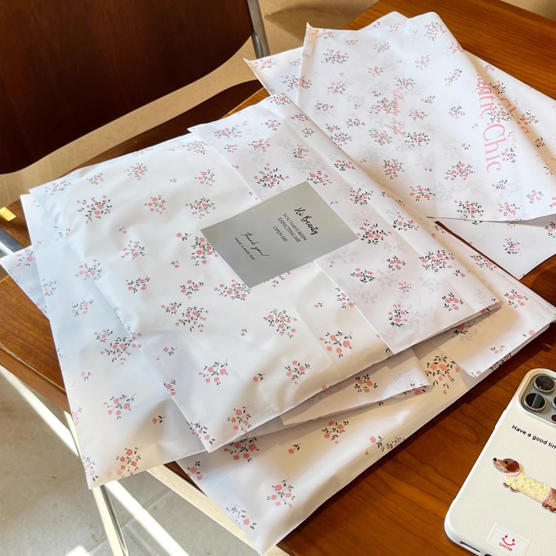 Drabužių dovanų maišeliai, matiniai skaidraus plastiko maišeliai su gėlių raštu, plokščio atidarymo, dvigubo sluoksnio storis 12, rankenos ilgis 50