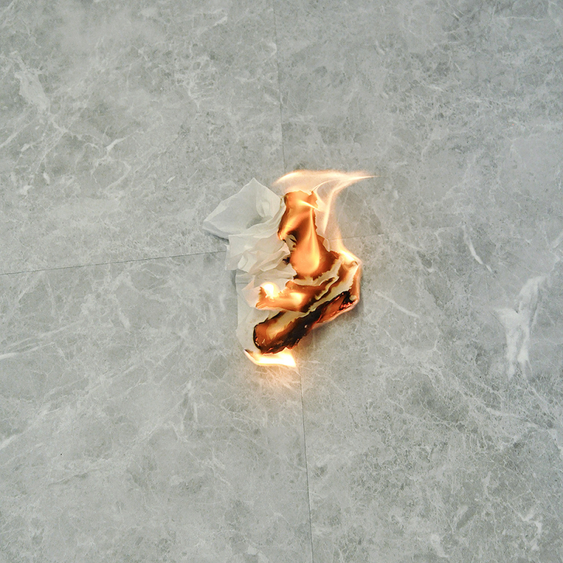 Δάπεδο LVT με αυτοκόλλητη βάση, αυτοκόλλητο, 2 mm πάχος, ξύλινο σχέδιο, αδιάβροχο και αντιολισθητικό, επίστρωση διαμαντοειδούς επιφάνειας για αντοχή στη φθορά