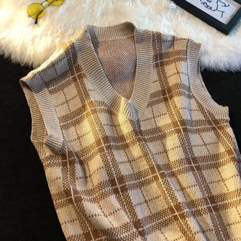 V kaklo megzta liemenė su langiniu raštu, tinklo audinys, laisvas kirpimas, ilgis 50–65 cm