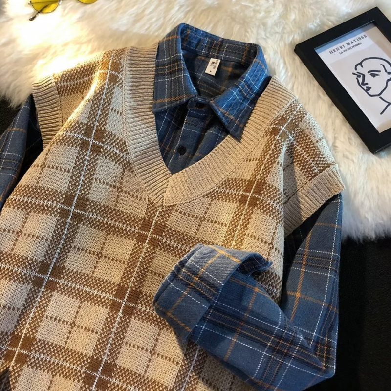 V kaklo megzta liemenė su langiniu raštu, tinklo audinys, laisvas kirpimas, ilgis 50–65 cm