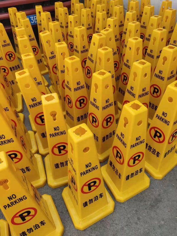 A-formos įspėjimo ženklas — pūtimo formavimas, atšvaitinė plėvelė klasė 1, 20 vnt./dėžė, serija: Įspėjimo ženklai