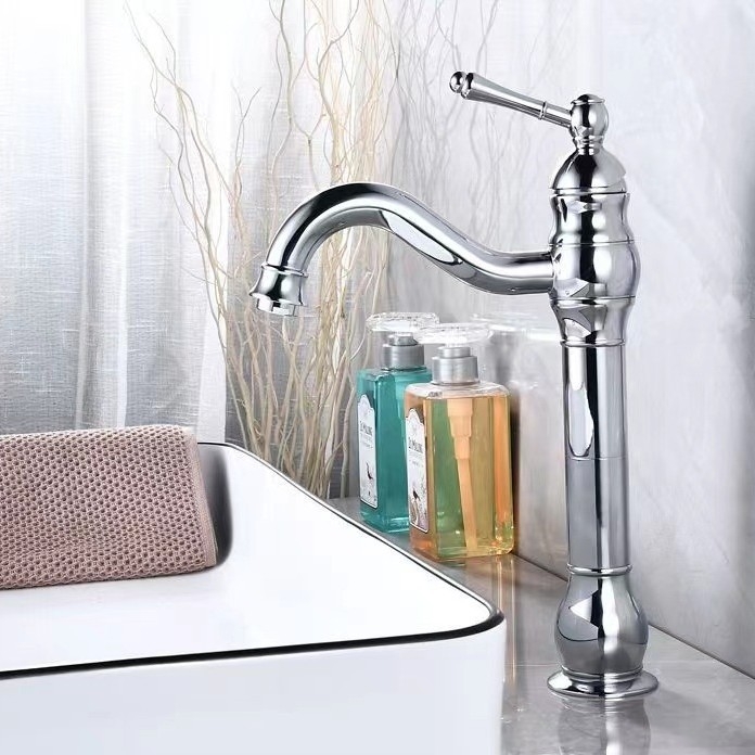 Europos senovinis bronzinis maišytuvas praustuvei, 360° pasukimas, karštas ir šaltas vanduo, varinis korpusas, keraminių vožtuvų plokštelė