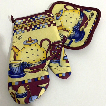 Σετ δύο τεμαχίων φούρνου μικροκυμάτων από πολυεστέρα-βαμβάκι, με θερμοανθεκτικά γάντια φούρνου και σουπλά, με προσαρμόσιμο πατροπαράδοτο σχέδιο