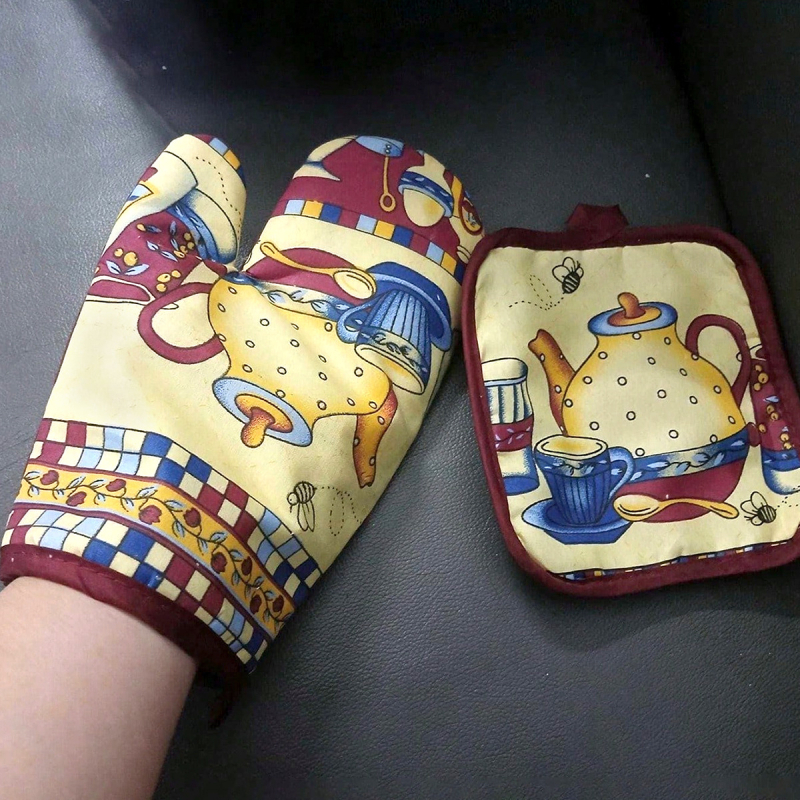 Σετ δύο τεμαχίων φούρνου μικροκυμάτων από πολυεστέρα-βαμβάκι, με θερμοανθεκτικά γάντια φούρνου και σουπλά, με προσαρμόσιμο πατροπαράδοτο σχέδιο