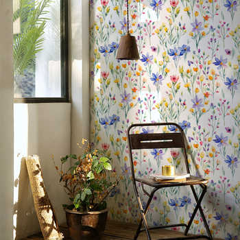 Lipnūs PVC tapetai su žalios augalų motyvais ir gėlių šakelėmis, šiuolaikiškas minimalistinis stilius, premium (Funkcija: lipnūs; Medžiaga: PVC; Sluoksnis: PVC; Stilius: modernus minimalistinis; Klasė: premium)