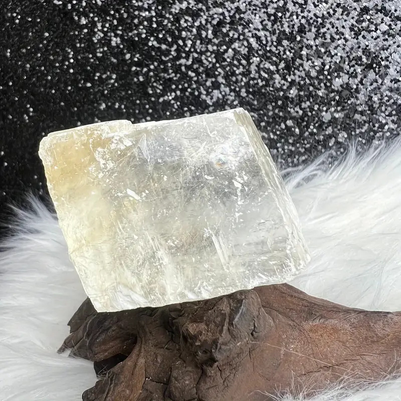 Rainbova kalcīta kristāla bloks – geometrija akmens dekors, polijēts, mūsdienīgs minimālisma stils, dāvana kāzām un dzimšanas dienām