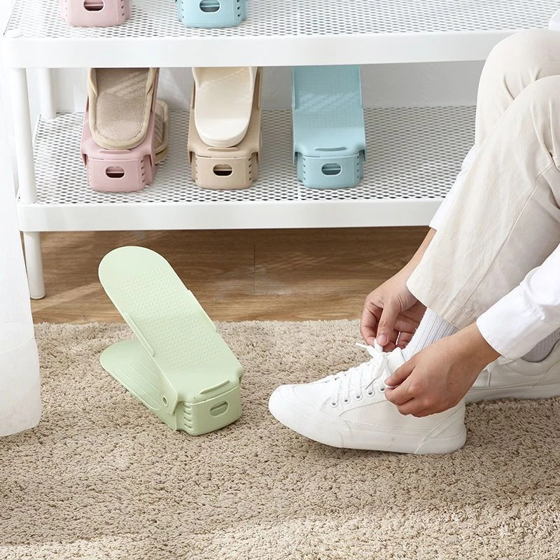 Οργανωτής παπουτσιών εξοικονόμησης χώρου με πολυεπίπεδες διαχωριστικές θήκες και διπλό αναδιπλούμενο ράφι (Υλικό: Πλαστικό; Στυλ: Μοντέρνο και μινιμαλιστικό; Λειτουργία: Αποθήκευση)