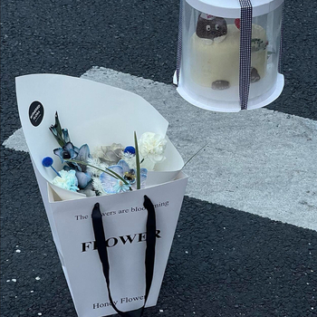 Trapezoidinė gėlių rankinė, individualizuota + sandėlyje, kartonas, atspari vandeniui danga