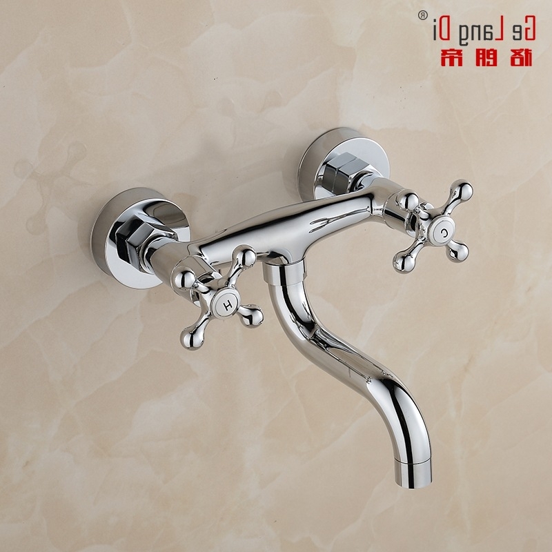 Vaskinis sieninis virtuvės čiaupas su dviejomis rankenėlėmis, karštas ir šaltas vanduo maišymo vožtuvas