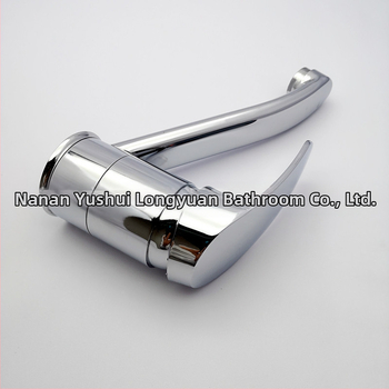 Vandens vonios plautuvės maišytuvas, cinko lydinys, darbinė temperatūra 90°C, nominalus slėgis 0,8 MPa, modelis XGJ-0224