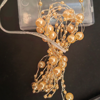 Perlų vielos LED šviesos grandinė, 200 LED, 3000K šilta balta, IP43, maitinama baterijų dėže, nuotolinio valdymo