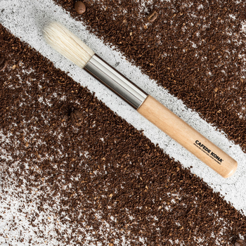 Kavos malūnėlio valymo šepetėlis su medine rankena ir nerūdijančio plieno dalimis