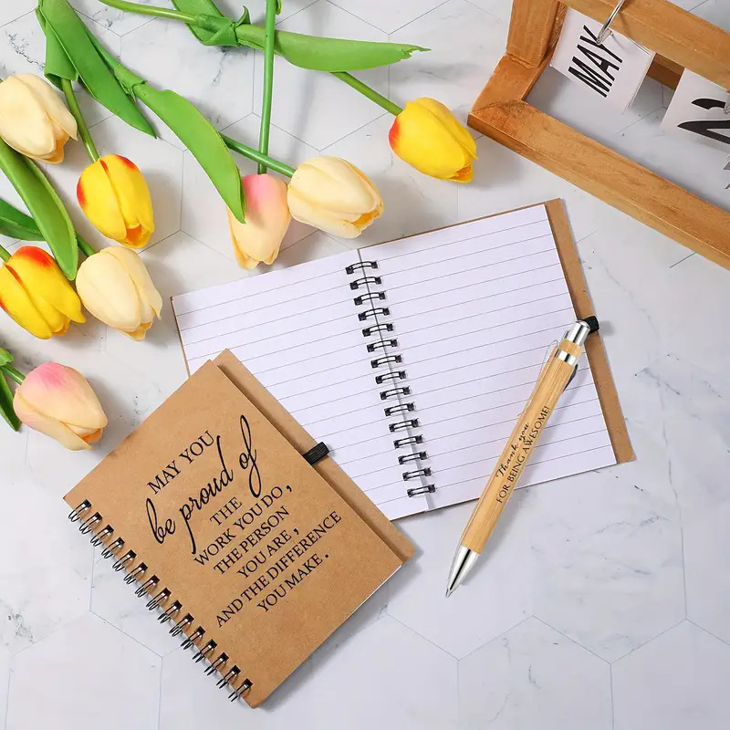 Set de carnet spiral și stilou din bambus (model LN20250222, 50 pagini, hârtie 80gsm, personalizare disponibilă, cadou gata de oferit)