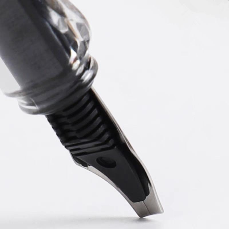 Duckbill típusú toll művészethez és kalligráfiához - műanyag tok, hegy rozsdamentes acélból + irídium arany bevonattal, tintaellátó rendszer 3.4, modell 879, PP zacskó