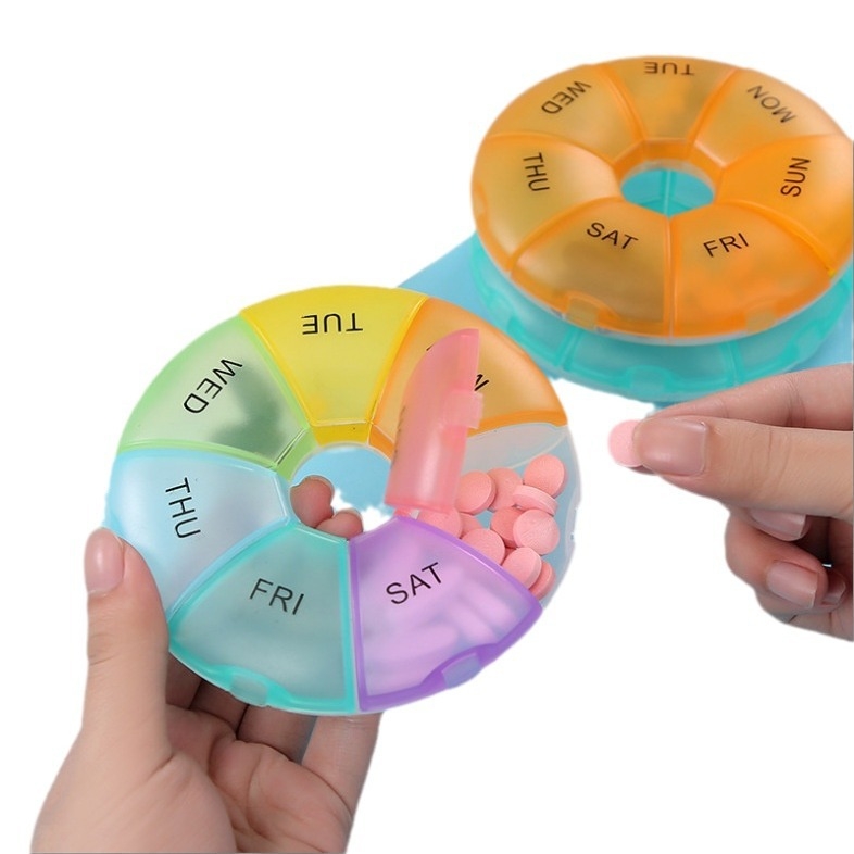 Kutija za tablete s 7 pretinaca, prenosiva, PP plast, dimenzije 12×12×2,5 cm, tjedni organizator lijekova
