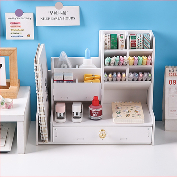 Višenamjenski držač za olovke na stolu s nagnutim pretincima i ladicom – konstrukcija od PVC drvo-plastike ploče, Independent, Model 2409060016